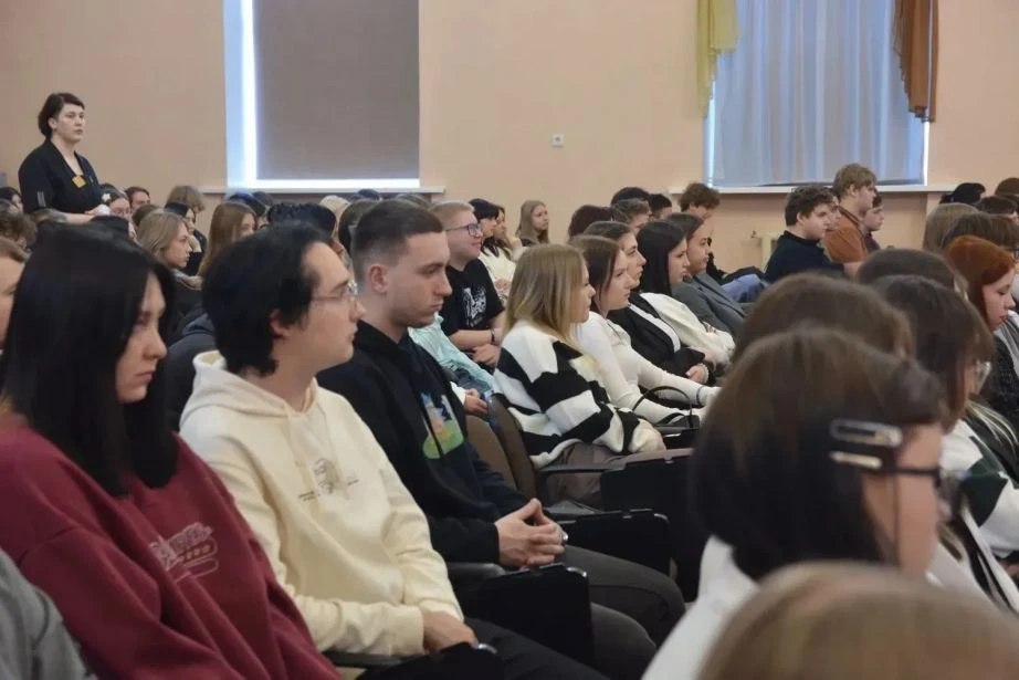 Школьникам и студентам региона рассказали о развитии промышленности в России и в Хабаровском крае Школьникам и студентам региона рассказали о развитии промышленности в России и в Хабаровском крае