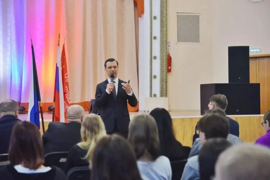 Школьникам и студентам региона рассказали о развитии промышленности в России и в Хабаровском крае Школьникам и студентам региона рассказали о развитии промышленности в России и в Хабаровском крае