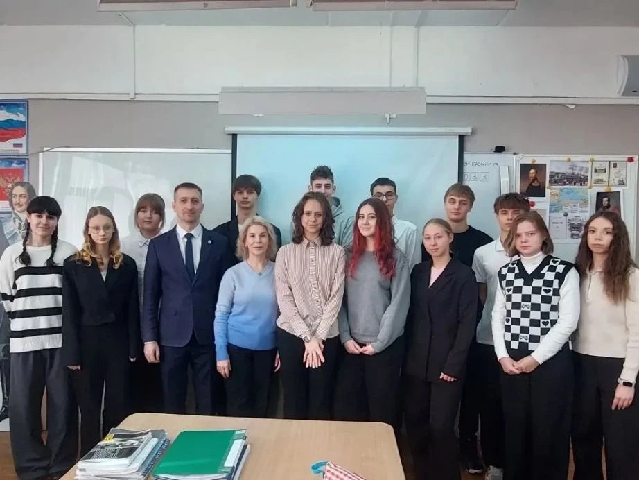 Школьникам и студентам региона рассказали о развитии промышленности в России и в Хабаровском крае Школьникам и студентам региона рассказали о развитии промышленности в России и в Хабаровском крае