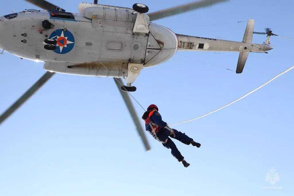 Учения проводят спасатели в преддверии сезона паводков и пожаров Учения проводят спасатели в преддверии сезона паводков и пожаров