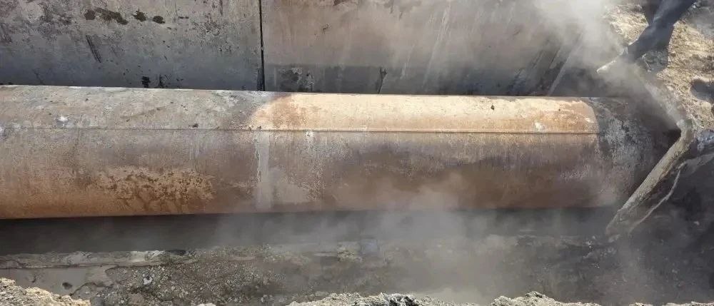 Аварийная бригада Хабаровских тепловых сетей ДГК установили место порыва на трубопроводе ТМ-32 Аварийная бригада Хабаровских тепловых сетей ДГК установили место порыва на трубопроводе ТМ-32