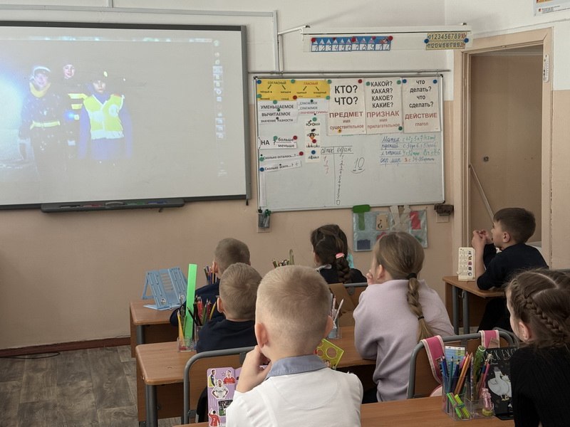 В Вяземском районе сотрудники Госавтоинспекции провели профилактическое мероприятие «Яркий путь пешехода» В Вяземском районе сотрудники Госавтоинспекции провели профилактическое мероприятие «Яркий путь пешехода»