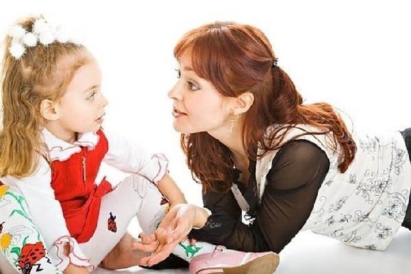 Как общаться с маленьким ребенком: простые правила для родителей