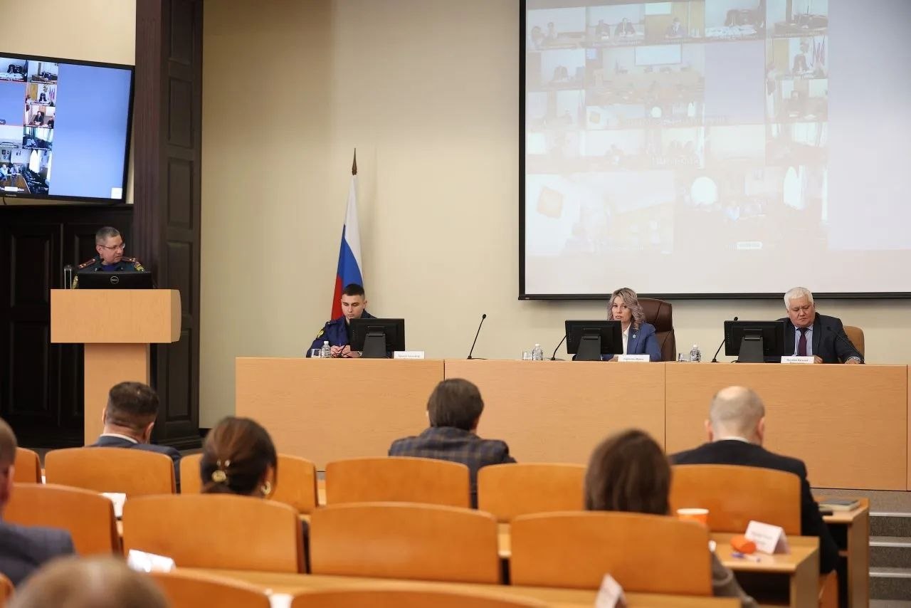 Александр Жорник: В Правительстве Хабаровского края вчера состоялось заседание комиссии по предупреждению и ликвидации чрезвычайных ситуаций и обеспечению пожарной безопасности, прошедшее под председательством заместителя... Александр Жорник: В Правительстве Хабаровского края вчера состоялось заседание комиссии по предупреждению и ликвидации чрезвычайных ситуаций и обеспечению пожарной безопасности, прошедшее под председательством заместителя...