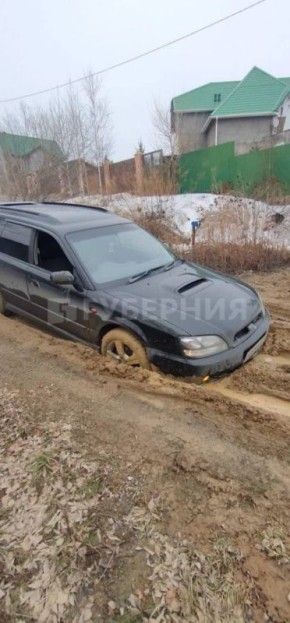 Хабаровчане не могут проехать к своим участкам – машины застревают в грязи