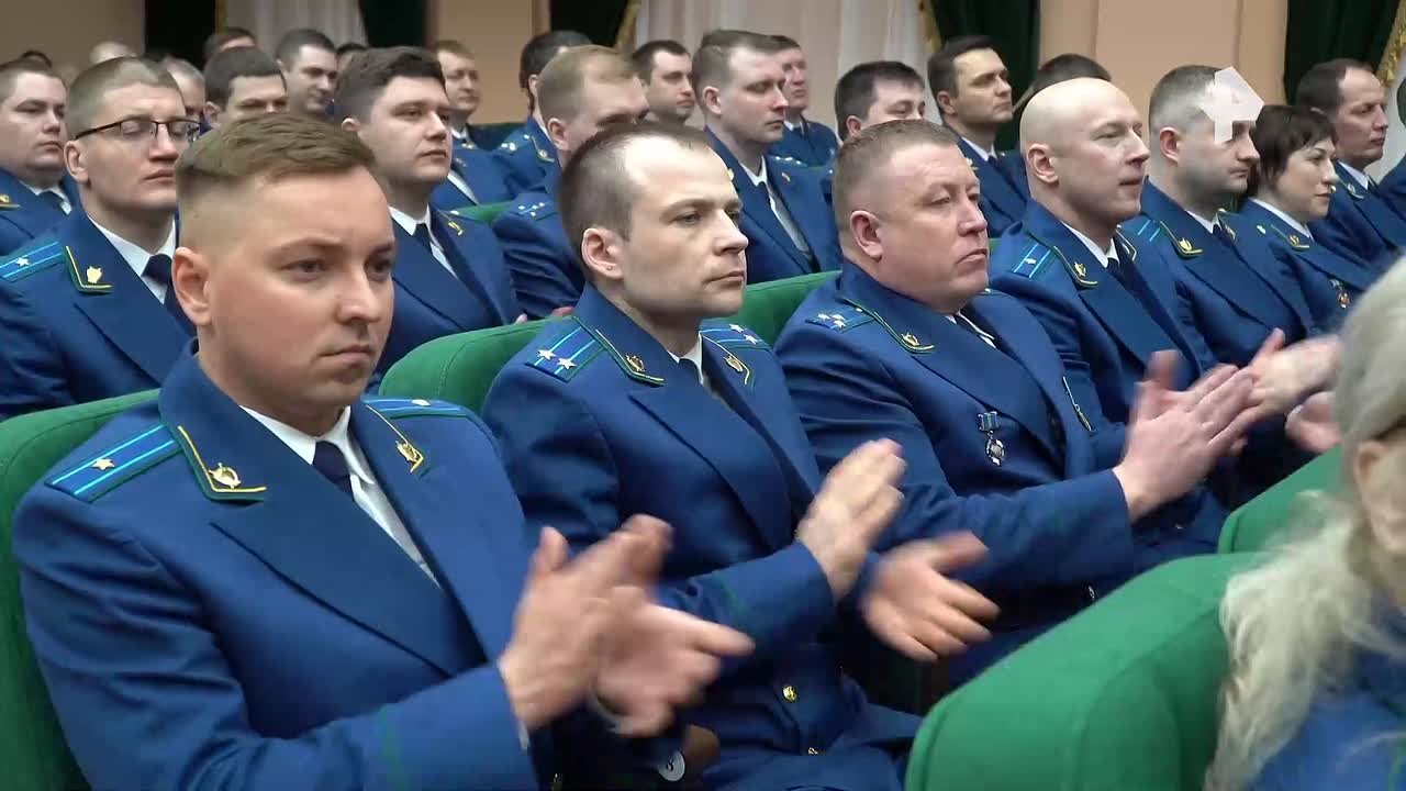 В Хабаровске генпрокурор России Александр Гуцан представил коллективу управления ведомства по ДФО своего заместителя Виктора Мельника