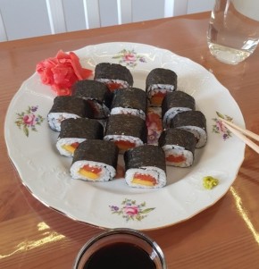 Роллы с сёмгой и манго