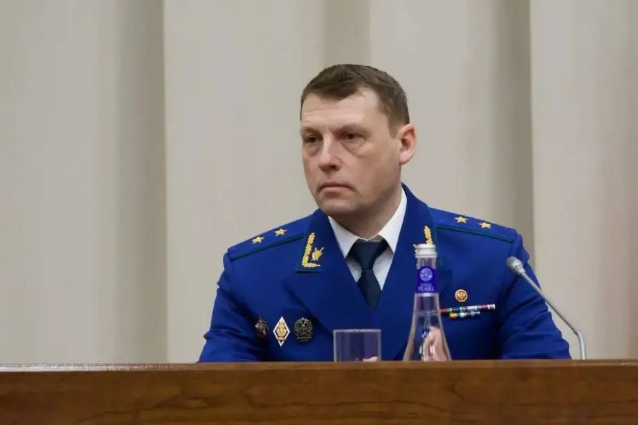 В Хабаровске с рабочим визитом побывал Генпрокурор России Александр Гуцан В Хабаровске с рабочим визитом побывал Генпрокурор России Александр Гуцан