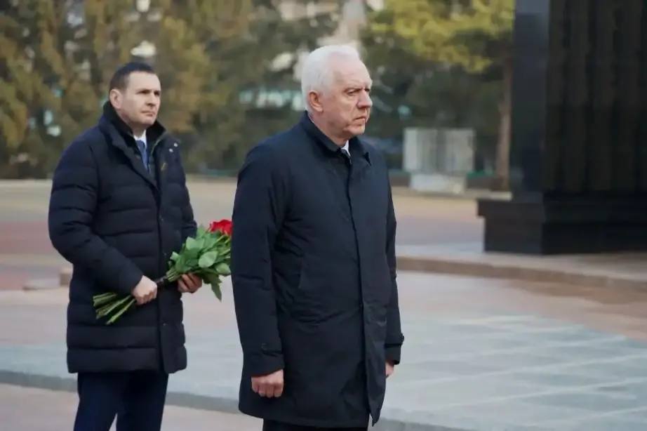 В Хабаровске с рабочим визитом побывал Генпрокурор России Александр Гуцан В Хабаровске с рабочим визитом побывал Генпрокурор России Александр Гуцан