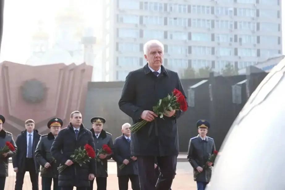 В Хабаровске с рабочим визитом побывал Генпрокурор России Александр Гуцан В Хабаровске с рабочим визитом побывал Генпрокурор России Александр Гуцан