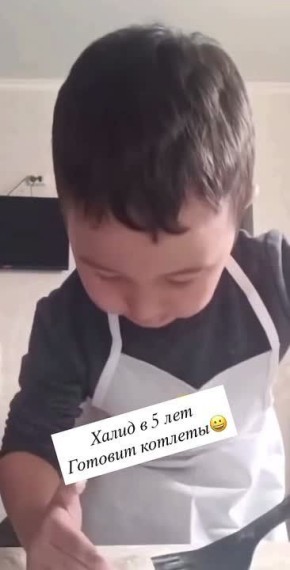 «Ем казы, баурсаки»: ролик с юным поваром из Казахстана вирусится в сети