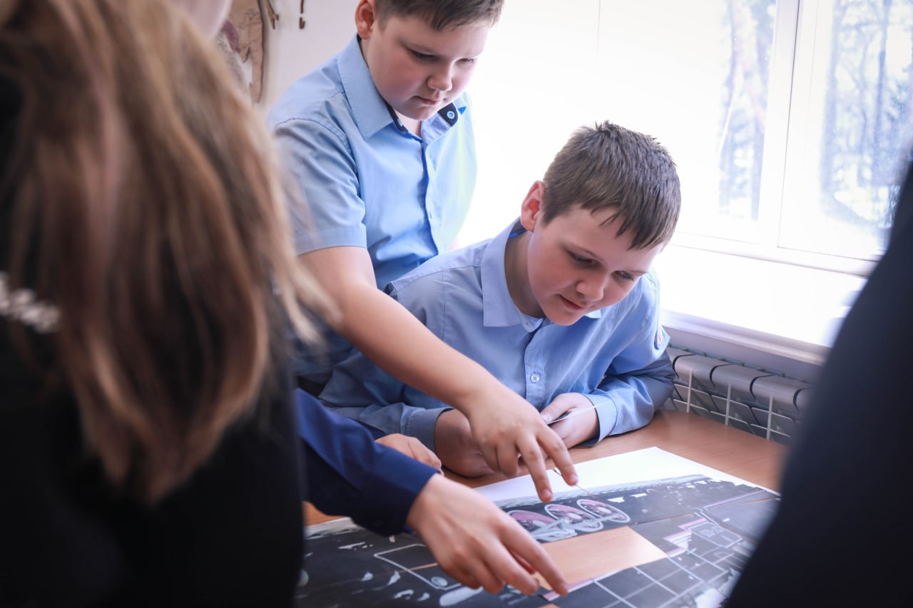 В Хабаровске транспортные полицейские и представители РЖД провели правовой урок на Детской железной дороге В Хабаровске транспортные полицейские и представители РЖД провели правовой урок на Детской железной дороге