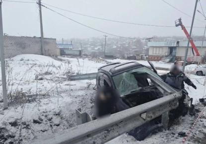 Отбойник насквозь пробил авто в Хабаровском крае — водитель погиб