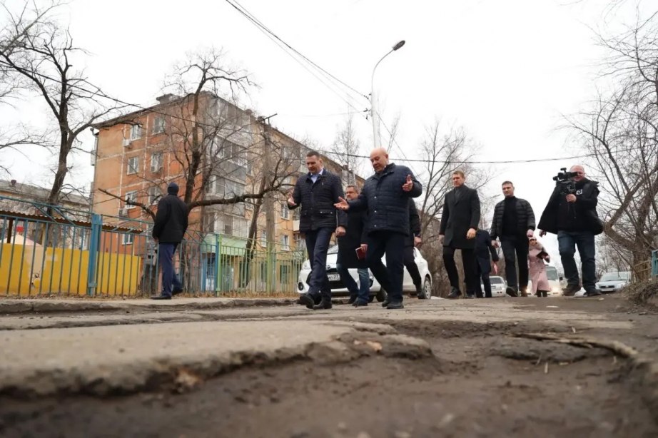 Дмитрий Демешин направит дополнительные средства на ремонт улиц Хабаровска Дмитрий Демешин направит дополнительные средства на ремонт улиц Хабаровска