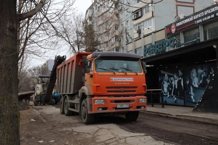 Дмитрий Демешин направит дополнительные средства на ремонт улиц Хабаровска Дмитрий Демешин направит дополнительные средства на ремонт улиц Хабаровска