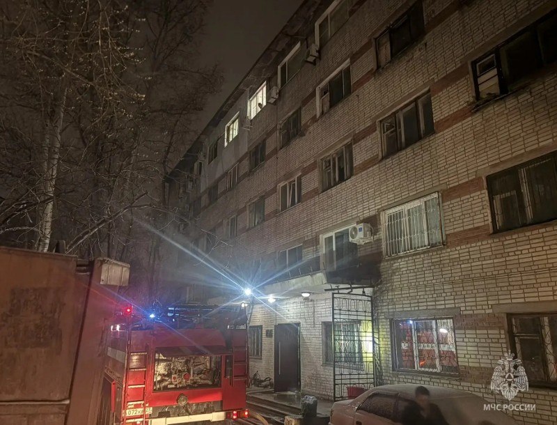 Мужчина и женщина погибли при пожаре на улице Суворова в Хабаровске