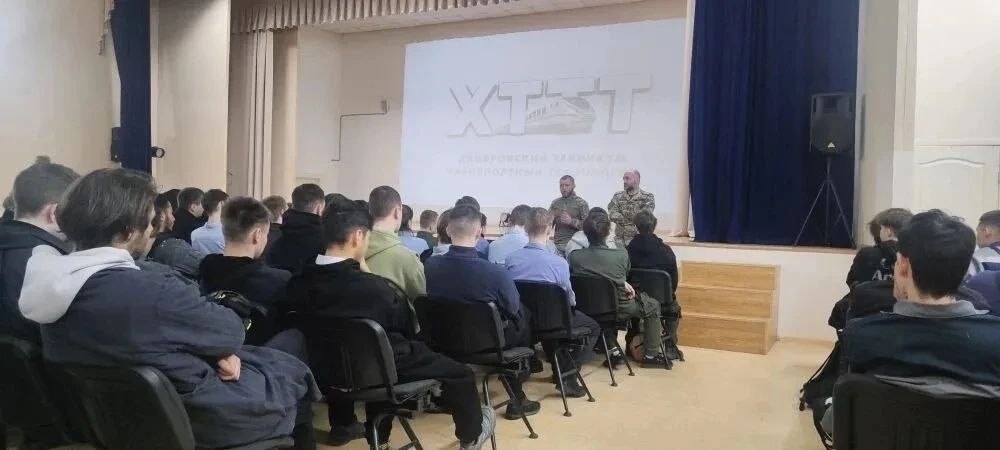 Депутат Максим Траханов рассказал студентам ХТТТ о современных возможностях в сфере БПЛА