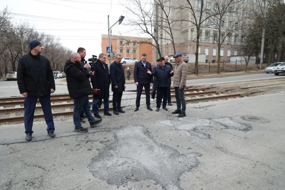 Дмитрий Демешин направит дополнительные средства на ремонт улиц Хабаровска Дмитрий Демешин направит дополнительные средства на ремонт улиц Хабаровска