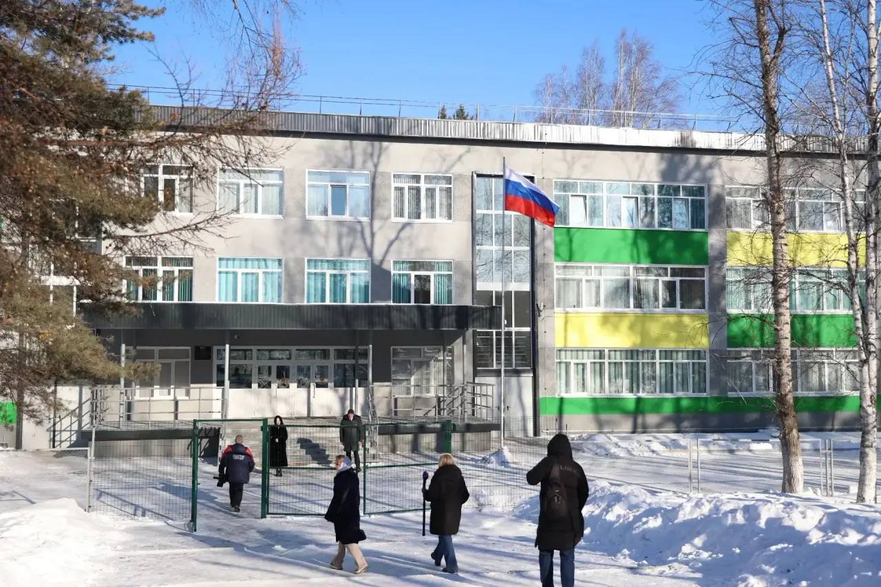 Дмитрий Демешин: На этих снимках – отремонтированные школы Хабаровского края Дмитрий Демешин: На этих снимках – отремонтированные школы Хабаровского края