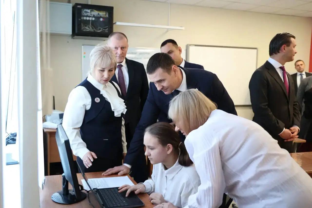 Дмитрий Демешин: На этих снимках – отремонтированные школы Хабаровского края Дмитрий Демешин: На этих снимках – отремонтированные школы Хабаровского края