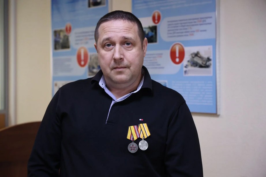 За боевые заслуги наградили сотрудника правительственной автобазы Хабаровского края