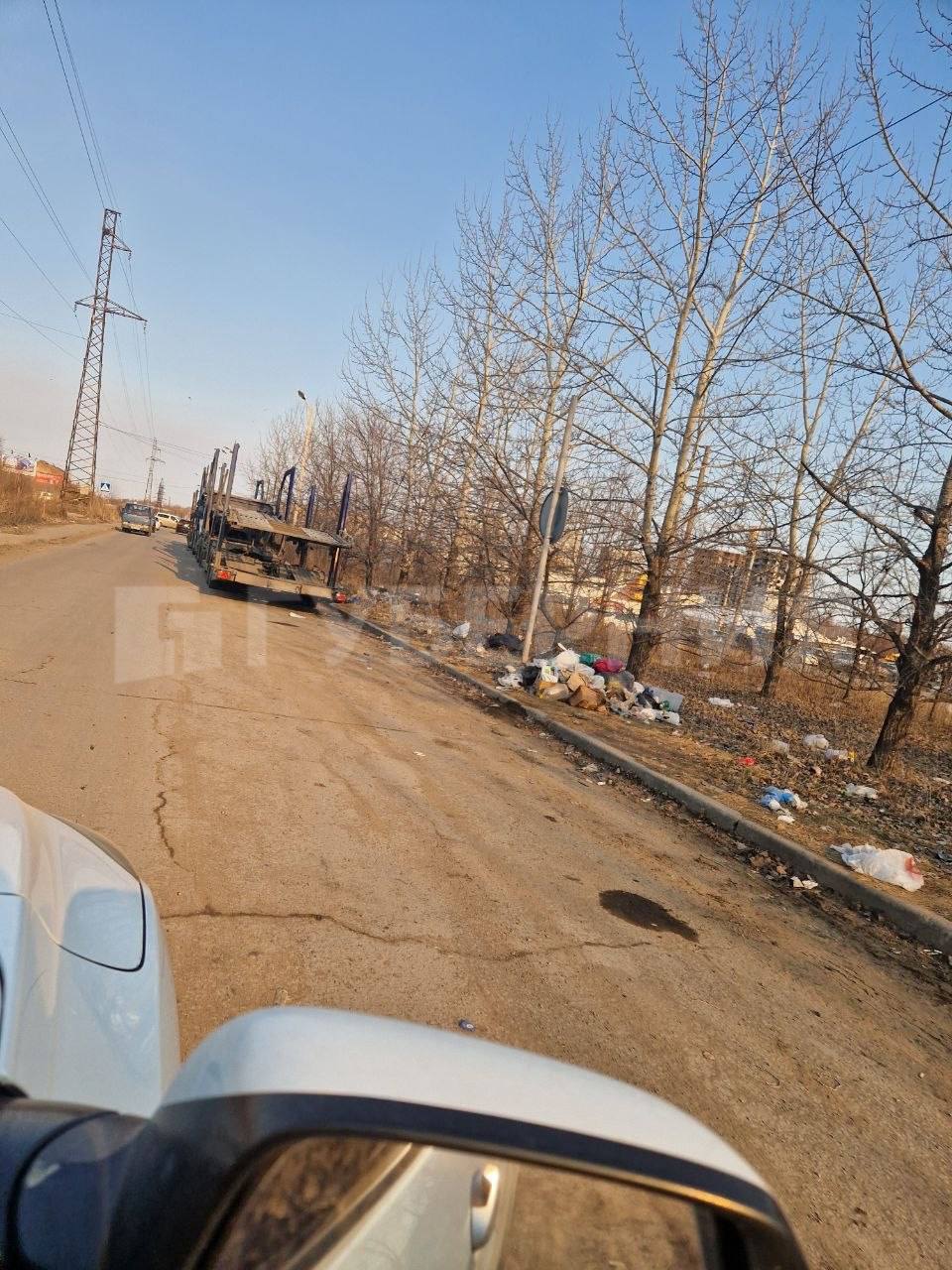 Дальнобойщики повадились оставлять кучи мусора в Хабаровске Дальнобойщики повадились оставлять кучи мусора в Хабаровске