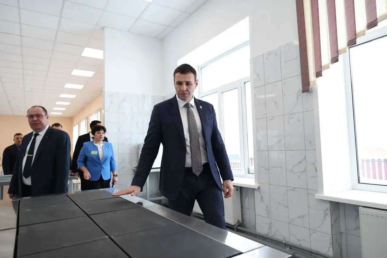 Дмитрий Демешин: На этих снимках – отремонтированные школы Хабаровского края Дмитрий Демешин: На этих снимках – отремонтированные школы Хабаровского края