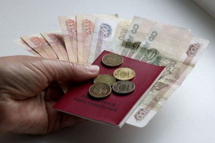 Как годы ухода за детьми повлияют на размер пенсий: за и против новой инициативы