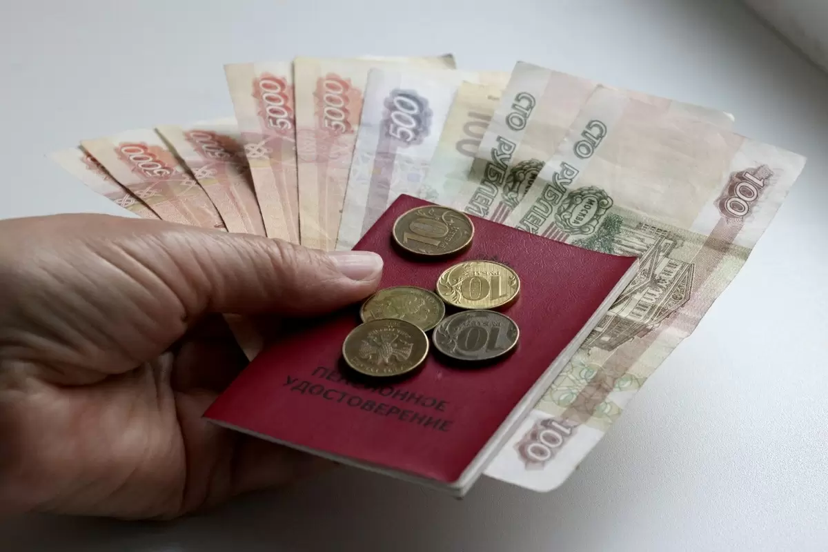 Как годы ухода за детьми повлияют на размер пенсий: за и против новой инициативы