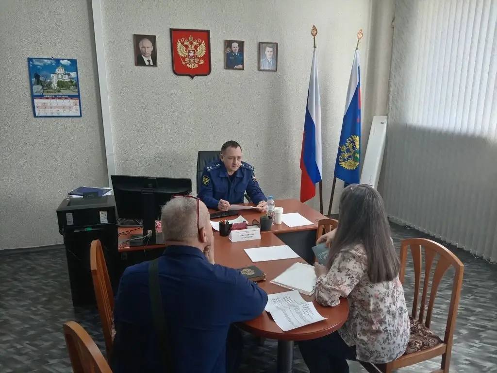 Заместитель прокурора края Олег Алексеев провел прием жителей Солнечного, Комсомольского районов и г. Комсомольска-на-Амуре Заместитель прокурора края Олег Алексеев провел прием жителей Солнечного, Комсомольского районов и г. Комсомольска-на-Амуре