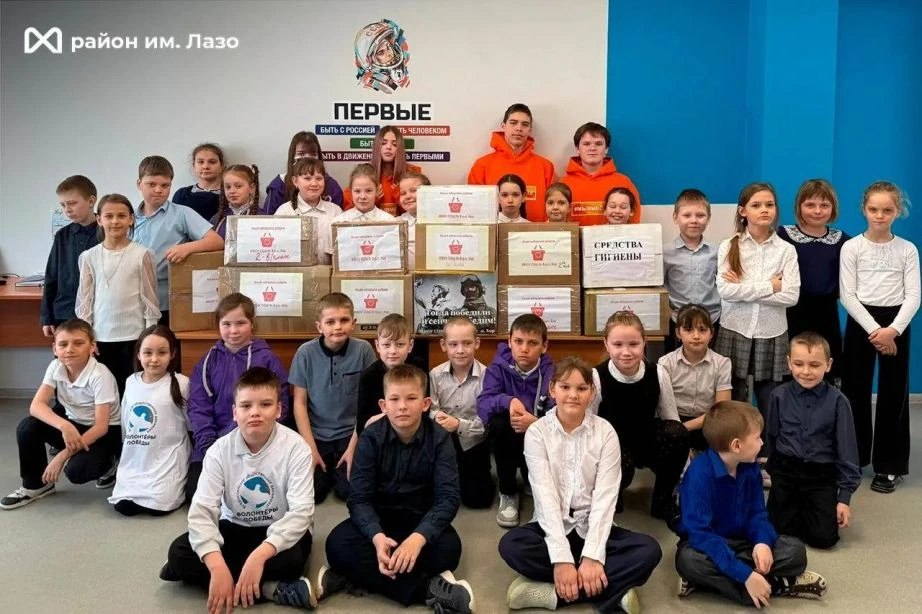 Более 250 коробок с гуманитарной помощью отправили на фронт участники проекта «Дни добрых дел» в Хабаровском крае Более 250 коробок с гуманитарной помощью отправили на фронт участники проекта «Дни добрых дел» в Хабаровском крае