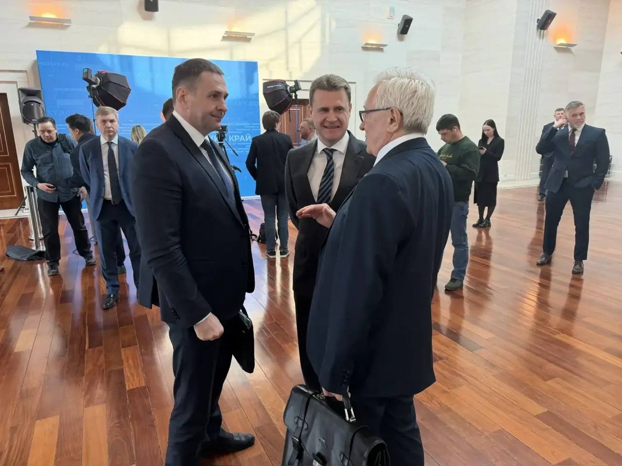 Дмитрий Демешин: Юрий Петрович Трутнев постоянно напоминает нам, главам регионов, как важно быть в диалоге с людьми Дмитрий Демешин: Юрий Петрович Трутнев постоянно напоминает нам, главам регионов, как важно быть в диалоге с людьми