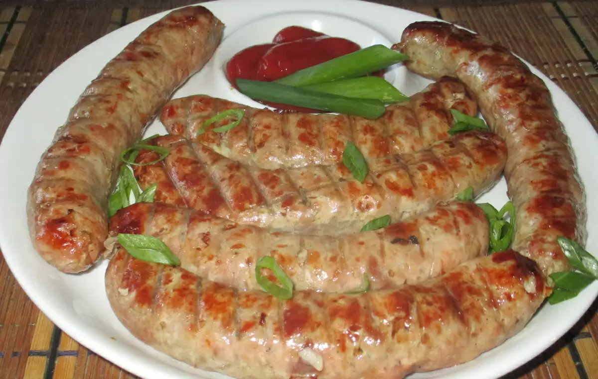 Искусство приготовления домашней колбасы: традиционный рецепт из детства