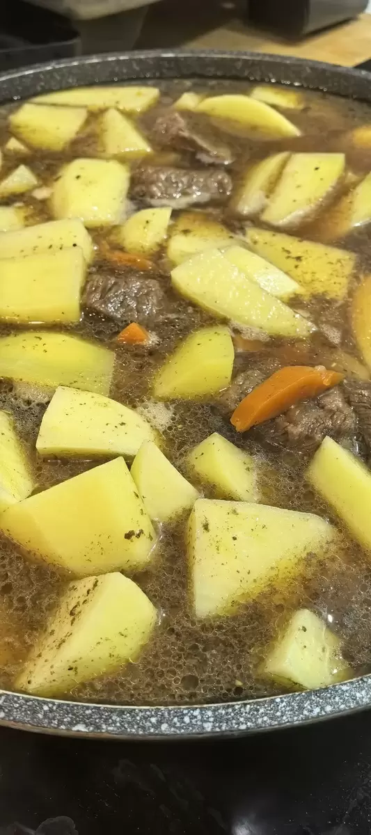 Жаркое как семейная реликвия: рецепт, который возвращает в детство