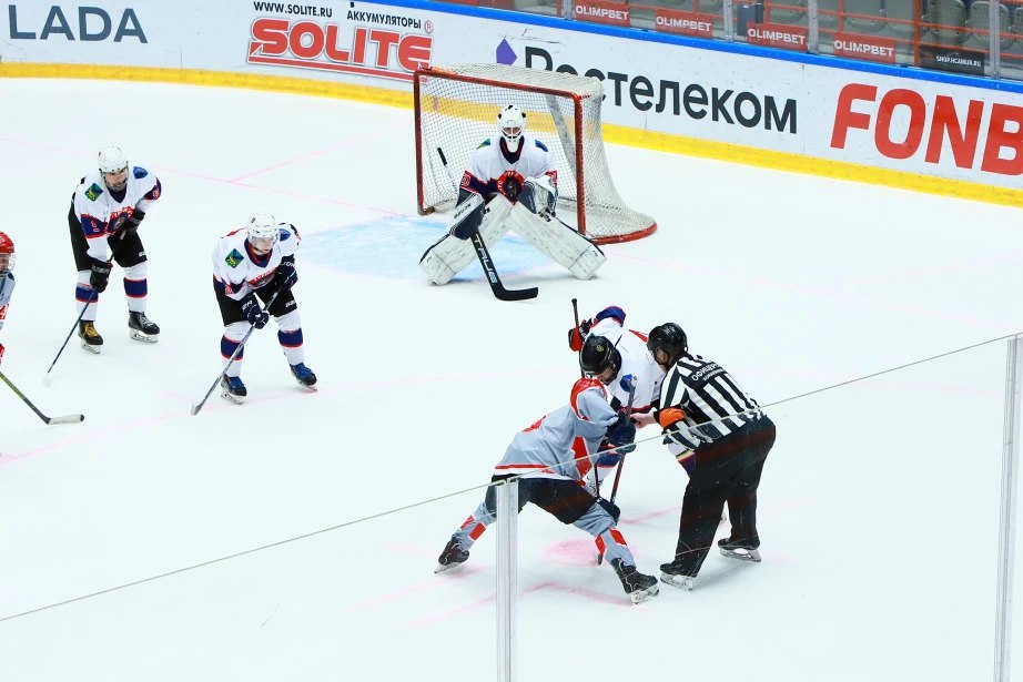 Хоккейный турнир памяти подполковника Романа Клиза проходит в Хабаровске Хоккейный турнир памяти подполковника Романа Клиза проходит в Хабаровске