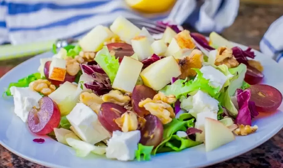 Летние французские салаты с виноградом: простые рецепты для вашего стола