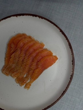 Слабосоленая форель как спокойное решение праздничного стола