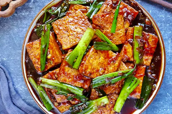 Уже через 20 минут: легкий и ароматный тофу с зеленым луком