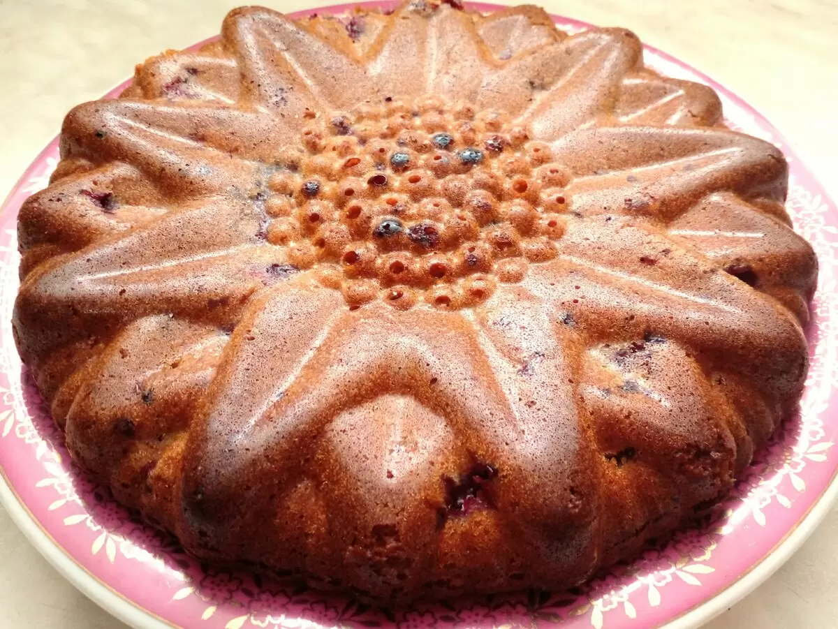 Идеальный пирог с смородиной: простой и вкусный десерт за час