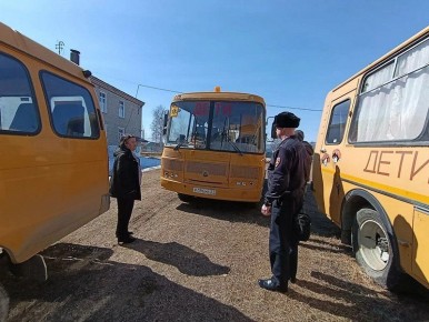 Сотрудник Госавтоинспекции Солнечного округа проверил образовательные учреждения эксплуатирующие автобусы и осуществляющие организованные перевозки детей