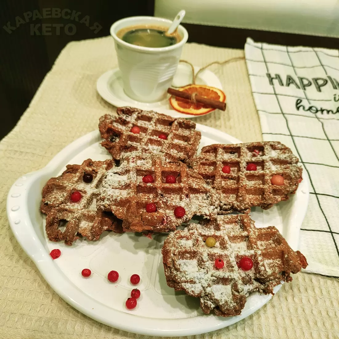 Новый взгляд на шоколадные кето вафли с ягодами
