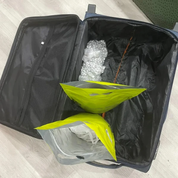 В Хабаровском крае более одного килограмма героина изъяли полицейские города Юности у наркозакладчика-иностранца В Хабаровском крае более одного килограмма героина изъяли полицейские города Юности у наркозакладчика-иностранца