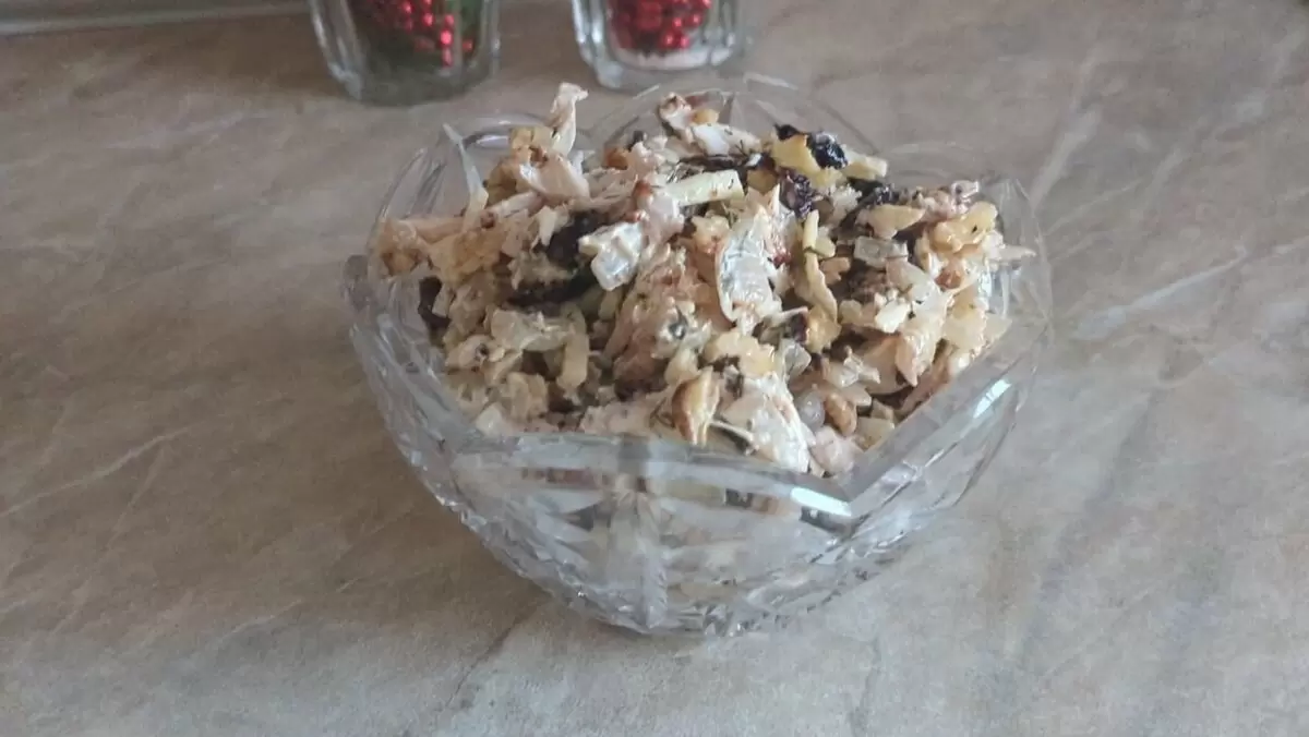 Необычный салат для любого праздника: взрыв вкуса и простота приготовления