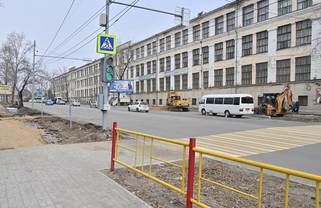 На развязке в первом микрорайоне и на проспекте начали ремонтировать дорогу На развязке в первом микрорайоне и на проспекте начали ремонтировать дорогу