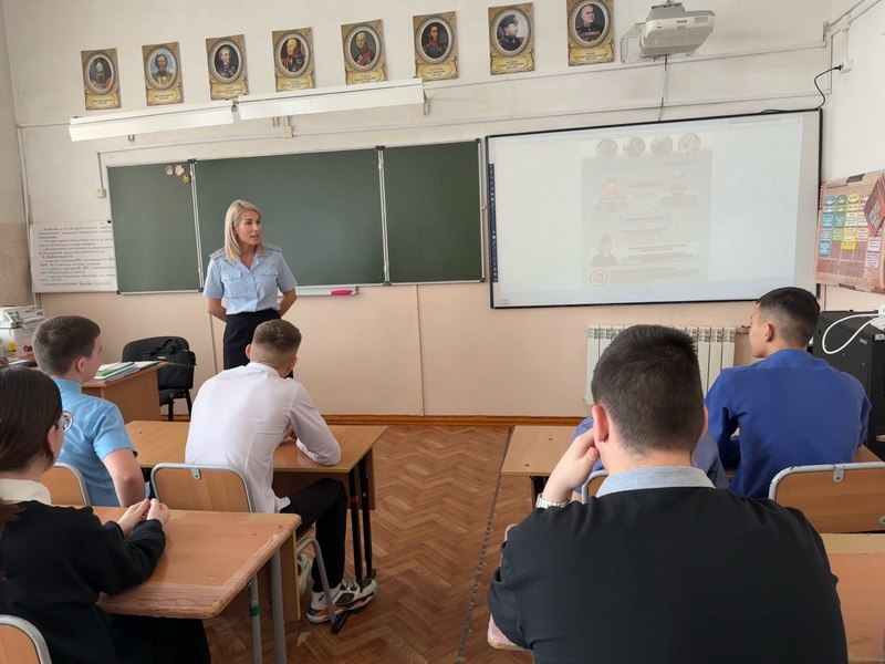 В Вяземском районе сотрудник Госавтоинспекции провел профилактическое мероприятие «Цена беспечности» В Вяземском районе сотрудник Госавтоинспекции провел профилактическое мероприятие «Цена беспечности»