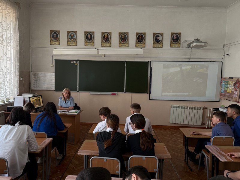 В Вяземском районе сотрудник Госавтоинспекции провел профилактическое мероприятие «Цена беспечности» В Вяземском районе сотрудник Госавтоинспекции провел профилактическое мероприятие «Цена беспечности»