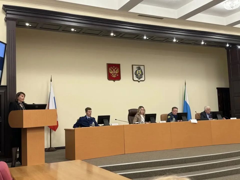 Прокурор Хабаровского края Виталий Степанов принял участие в заседании штаба: «По предупреждению и ликвидации чрезвычайных ситуаций и обеспечению пожарной безопасности» Прокурор Хабаровского края Виталий Степанов принял участие в заседании штаба: «По предупреждению и ликвидации чрезвычайных ситуаций и обеспечению пожарной безопасности»