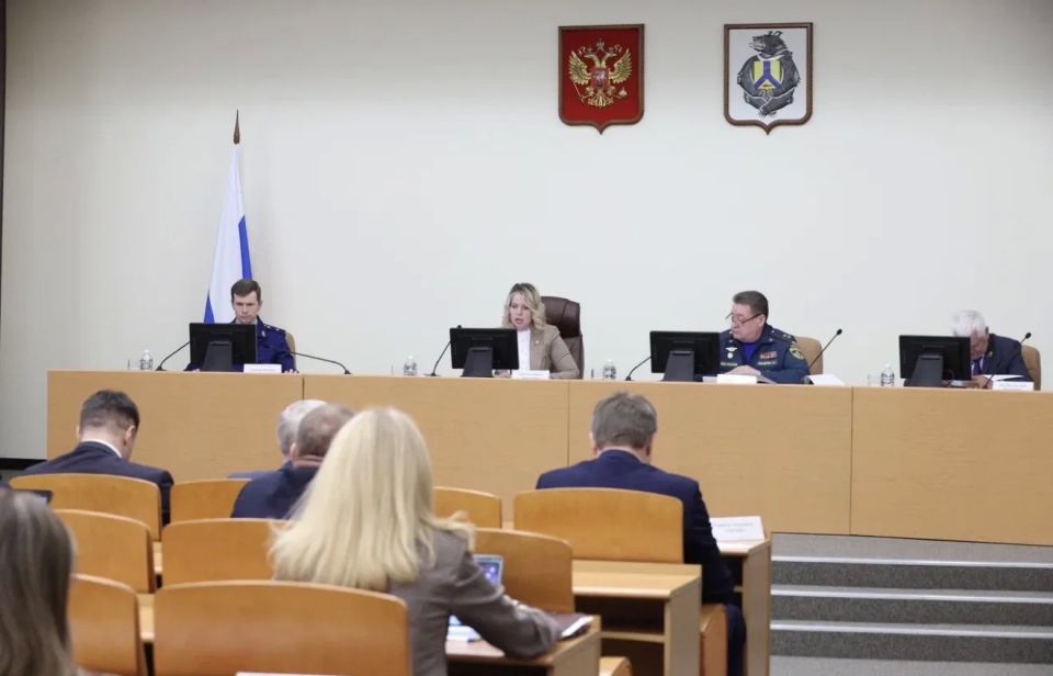 Прокурор Хабаровского края Виталий Степанов принял участие в заседании штаба: «По предупреждению и ликвидации чрезвычайных ситуаций и обеспечению пожарной безопасности» Прокурор Хабаровского края Виталий Степанов принял участие в заседании штаба: «По предупреждению и ликвидации чрезвычайных ситуаций и обеспечению пожарной безопасности»