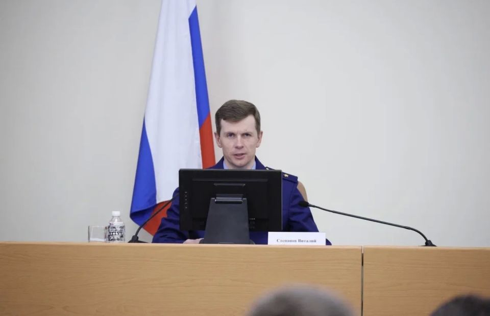 Прокурор Хабаровского края Виталий Степанов принял участие в заседании штаба: «По предупреждению и ликвидации чрезвычайных ситуаций и обеспечению пожарной безопасности» Прокурор Хабаровского края Виталий Степанов принял участие в заседании штаба: «По предупреждению и ликвидации чрезвычайных ситуаций и обеспечению пожарной безопасности»
