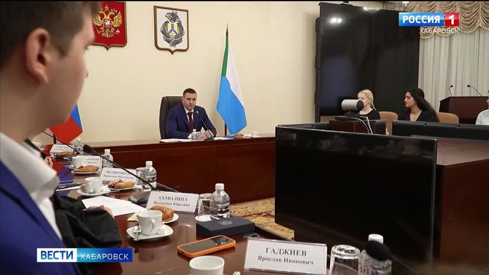 «Хотел бы суперспособность – чтение мыслей»: губернатор встретился со школьниками села Мичуринское